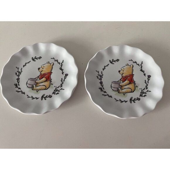 Set Of 2 Disney Winnie The Pooh Walk Along Scalloped Dinner Ceramic Plates NEW - Picture 1 of 13